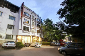 Hotel Gud Time - Walking distance from Karol Bagh Mtr Station And 10mins ride to the City Centre